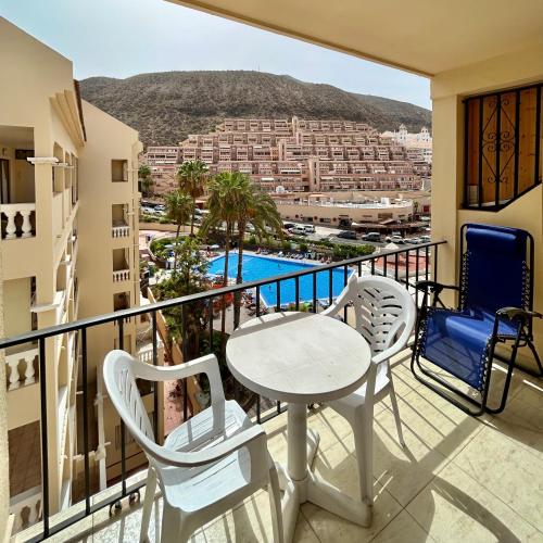 1 Bed Duplex, Pool View In Castle Harbour C113