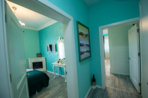 TV o dispositivi per l'intrattenimento presso Hotel and Apartments Central City Prishtina
