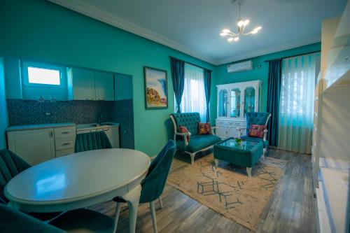 Area soggiorno di Hotel and Apartments Central City Prishtina