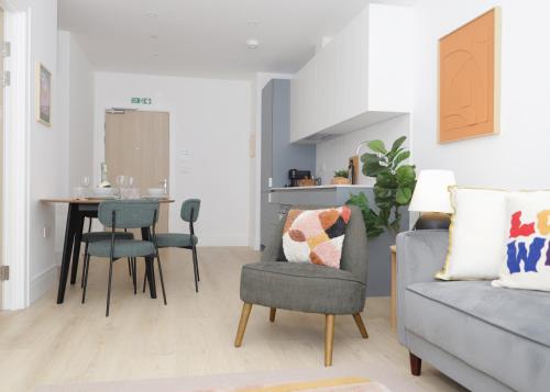 Posezení v ubytování Luxury Apt w Wifi & Pvt parking