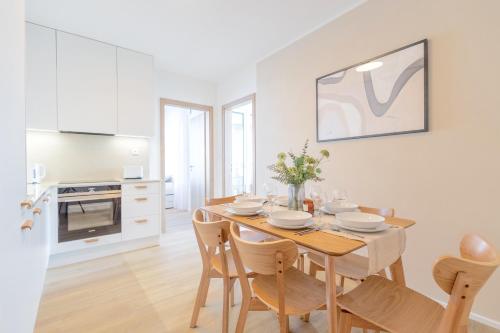 Dapur atau dapur kecil di Bright 2BR - 8th floor, Balcony, Free Parking - by Gravity Prague