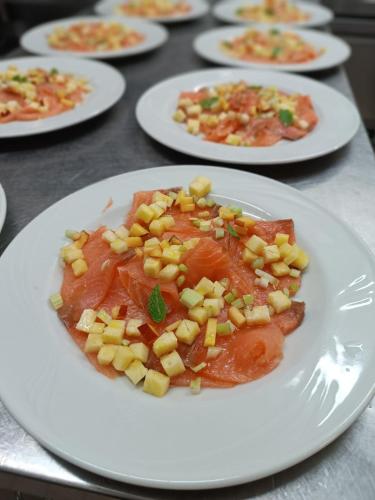 ホテルの敷地内または近くでの食事または食べ物