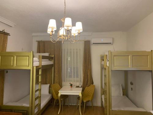 Letto o letti in una camera di Hotel and Apartments Central City Prishtina