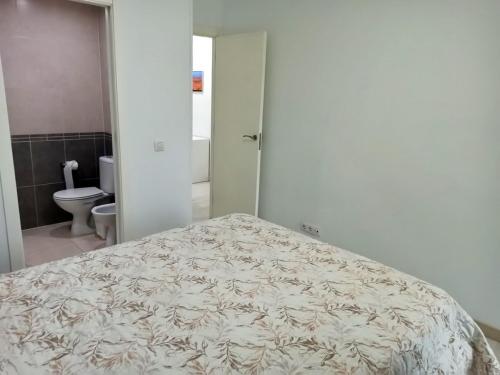 Ένα μπάνιο στο COMFORTABLE APARTMENT ON THE 1st SEA LINE IN THE SOUTH OF TENERIFE