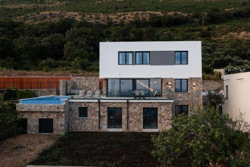 Bazén v ubytování Villa Mare nebo v jeho okolí