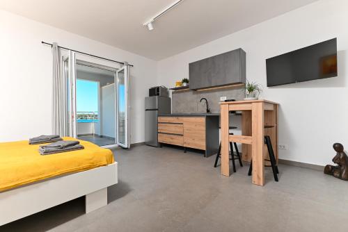 Μια τηλεόραση ή/και κέντρο ψυχαγωγίας στο Lity Studio Gray