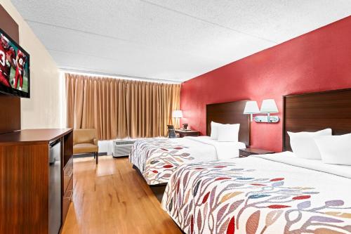 Postel nebo postele na pokoji v ubytování Red Roof Inn Cortland
