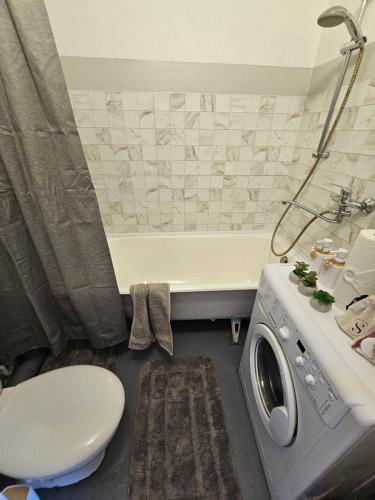 Ένα μπάνιο στο JJ apartment