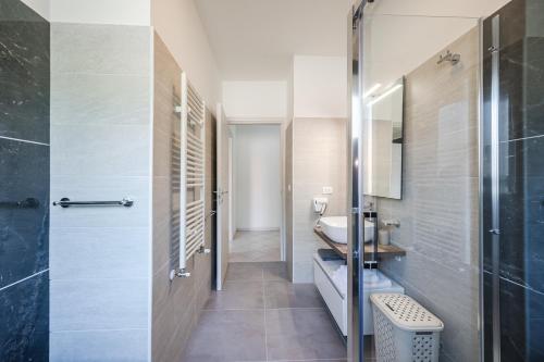 a bathroom with a sink and a toilet and a shower at B3- Le Magnolie vicino a Bologna Fiera, Lugo Hospital Villa Maria, Ravenna in SantʼAgata sul Santerno