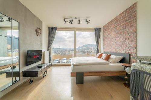 IndustriaLux Suite by Rentez