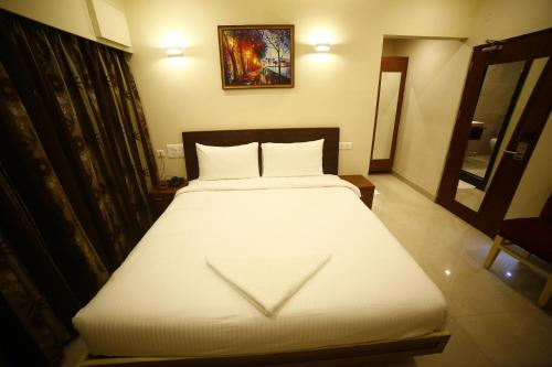Una cama o camas en una habitación de Hotel skml Grand