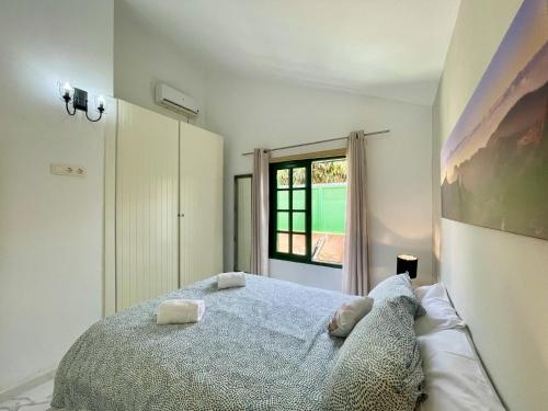 a bedroom with a bed and a window at Ten-Beau Relax Bungalow in Maspalomas