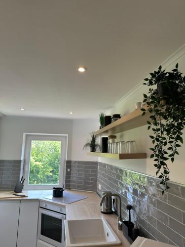 a kitchen with a sink and a window at Linden Retreat in Oldenburg