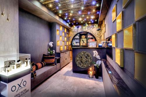 a shop with a fireplace in the middle of a room at Mała Anglia Deluxe Rooms & SPA in Sopot
