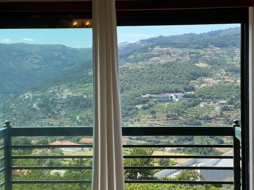 a window with a view of a mountain at Quinta da Graça Casa do Artista in Resende