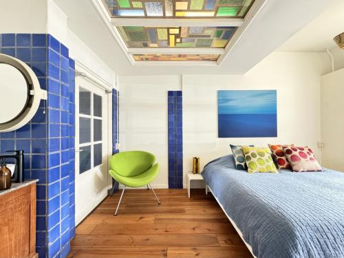 Apartment in former Bathhouse. Free Parking
