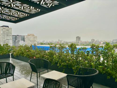 Бассейн в Park Life Condesa Hipódromo или поблизости