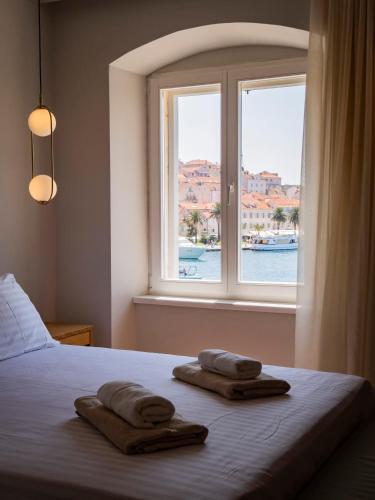 Topaz Rooms