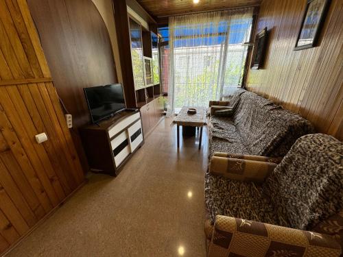 Ios Guest House 2にあるテレビまたはエンターテインメントセンター