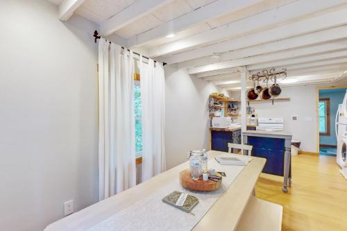 Una cocina o zona de cocina en Big Boulder Retreat