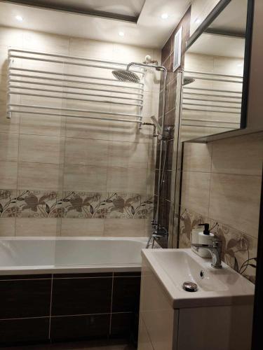 Koupelna v ubytování Apartament Sikorskiego 13