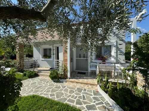 Κήπος έξω από το Violeta Apartments