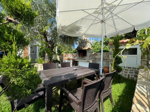 Κήπος έξω από το Violeta Apartments