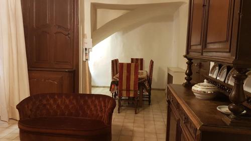 Ruang duduk di La Maison des Echevins