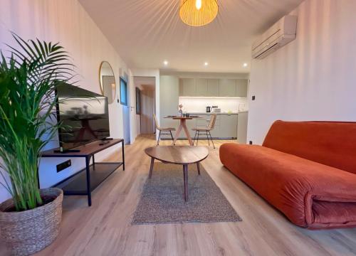 a living room with a couch and a table at Premium surf lodge in Capbreton