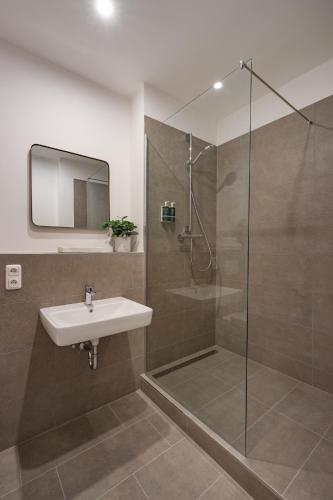 Ένα μπάνιο στο kalm stay - a design Aparthotel
