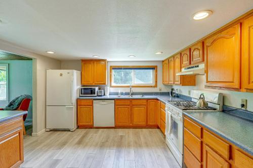 Gallery image of Near Mystery Falls Marblemount Cabin with Fireplace in Rockport