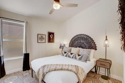 a bedroom with a bed with a large headboard at Kiva Cove Pool & Sun Loungers on the Patio in Mesa