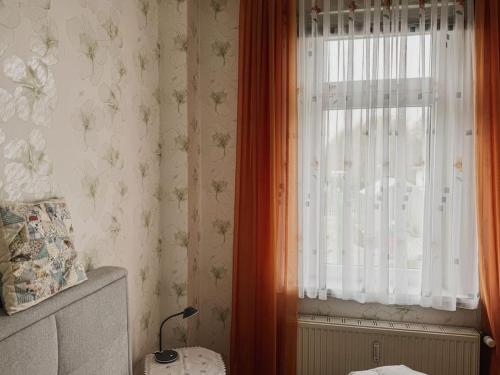 a room with a window and a table with a lamp at Harz-Wohnung Natur pur in Benneckenstein