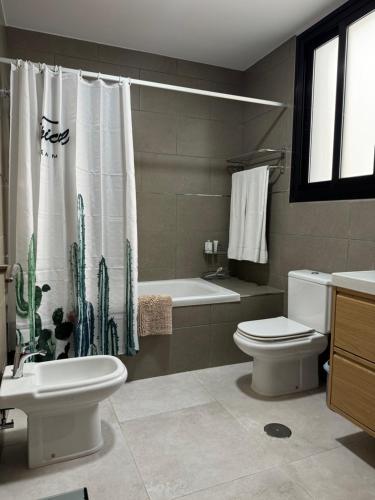 Ένα μπάνιο στο Apartamento Tina