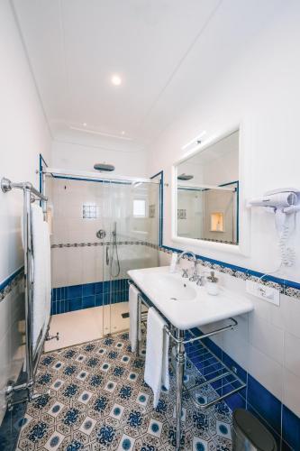 a bathroom with a sink and a shower at A Gradillo holiday rooms in Ravello