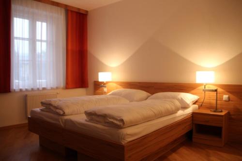 a bedroom with a large bed with two lamps at Norling Guest House in Vienna