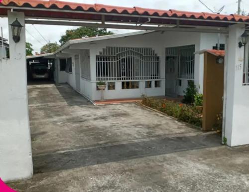 an empty parking lot in front of a house at Sista House in Ciudad Radial