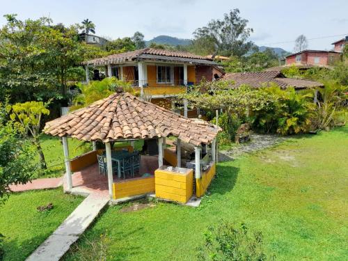 Un jardín fuera de Casa Finca Minas