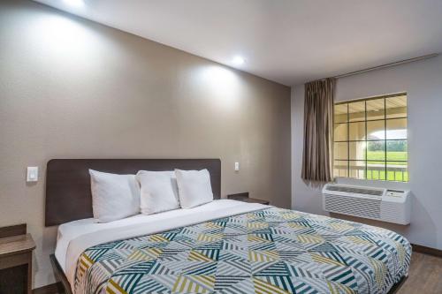 Ένα ή περισσότερα κρεβάτια σε δωμάτιο στο Motel 6-Livingston, TX