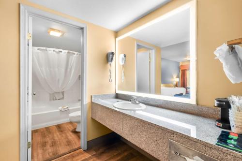 Koupelna v ubytování Sure Stay Plus by Best Western Twentynine Palms Joshua Tree