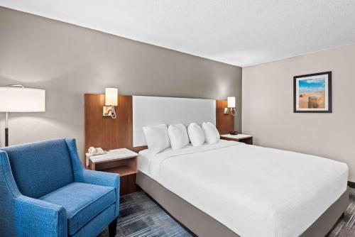 Postel nebo postele na pokoji v ubytování Best Western Ottumwa Inn & Suites
