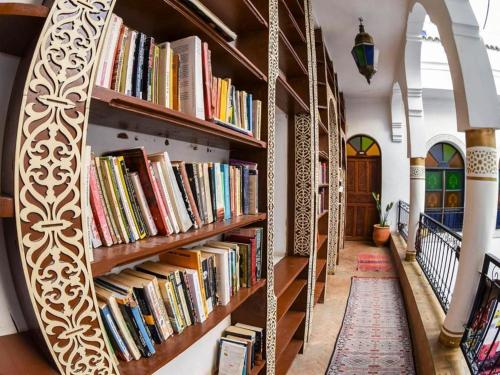 Biblioteca en el hostal