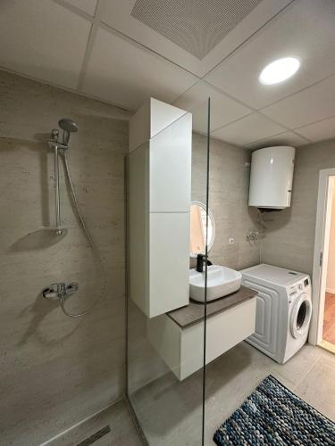 Un baño de INA Apartment Oasis