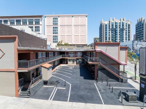 an overhead view of a building with a parking lot at Alexis Park San Francisco in San Francisco
