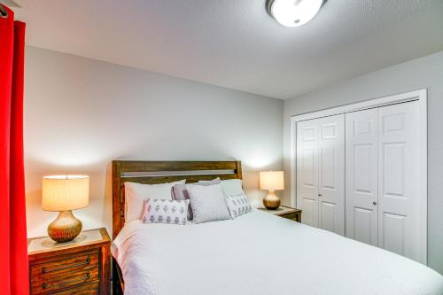 Postel nebo postele na pokoji v ubytování 13 Mi to Dtwn Fargo North Dakota Family Home!
