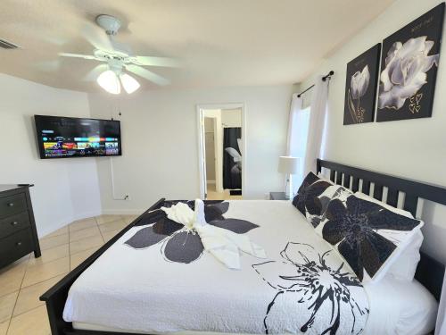 Orlando villa private pool/hot tub close to Disney photo 16