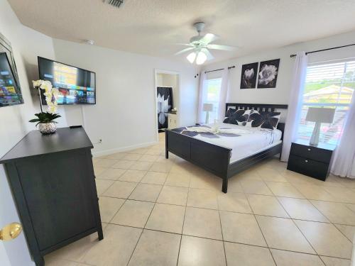 Orlando villa private pool/hot tub close to Disney photo 13