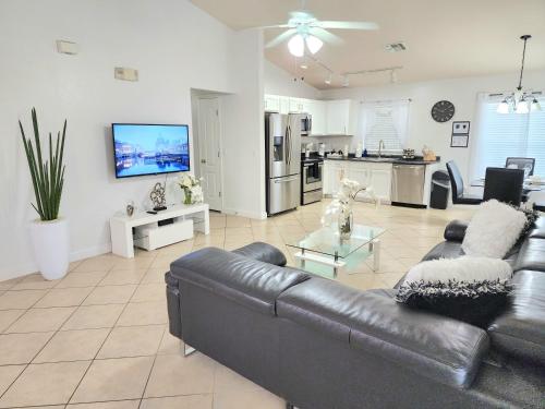 Orlando villa private pool/hot tub close to Disney photo 39