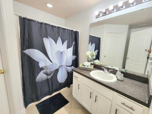 Foto de la galería de Orlando villa private pool/hot tub close to Disney en Davenport