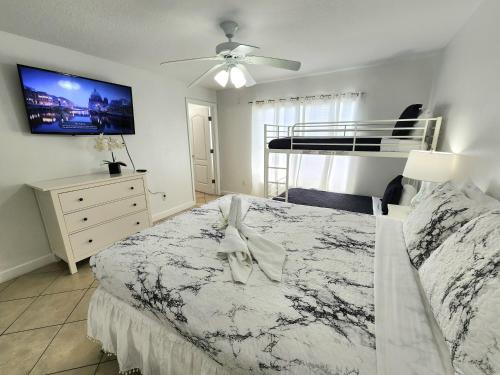 Orlando villa private pool/hot tub close to Disney photo 8